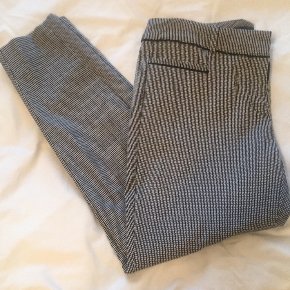 The Limited exact stretch black/white skinny pants